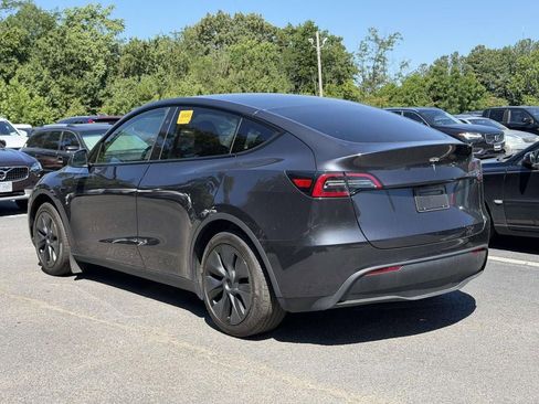 Used 2024 Tesla Model Y 2WD image 3