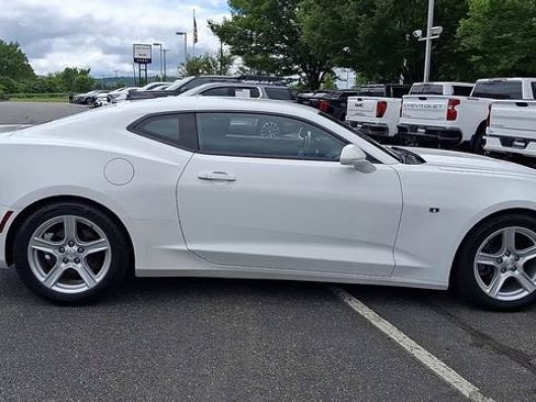 Used 2019 Chevrolet Camaro LT w/ Technology Package RWD image 9