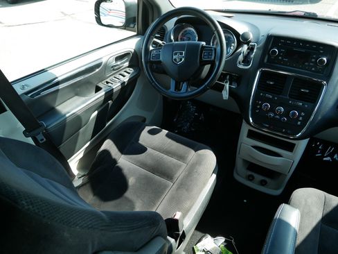Used 2014 Dodge Grand Caravan SE FWD image 9