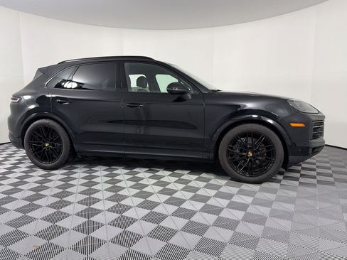 Certified 2024 Porsche Cayenne AWD/4WD image 11