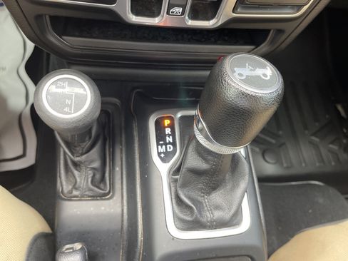Used 2018 Jeep Wrangler Unlimited Sport S AWD/4WD image 29
