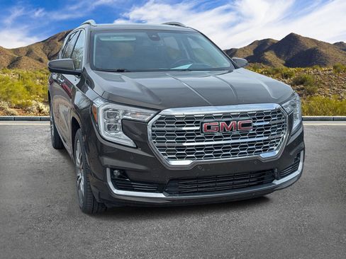 Used 2023 GMC Terrain Denali image 3