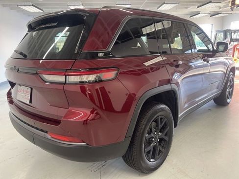New 2026 Jeep Grand Cherokee Altitude image 8