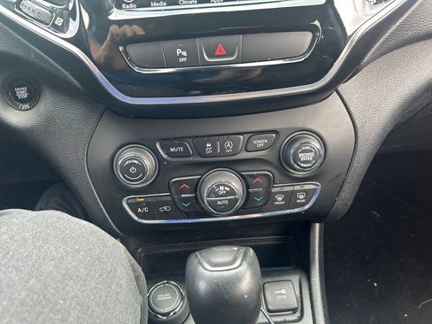 Used 2019 Jeep Cherokee Limited AWD/4WD image 5