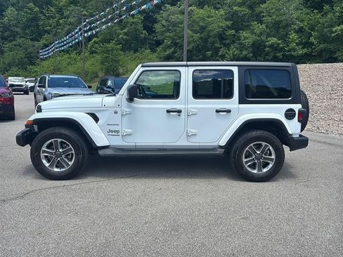 Used 2022 Jeep Wrangler Unlimited Sahara w/ Cold Weather Group AWD/4WD image 9