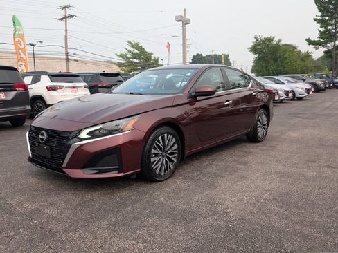 Used 2024 Nissan Altima 2.5 SV w/ SV Premium Package AWD/4WD image 7