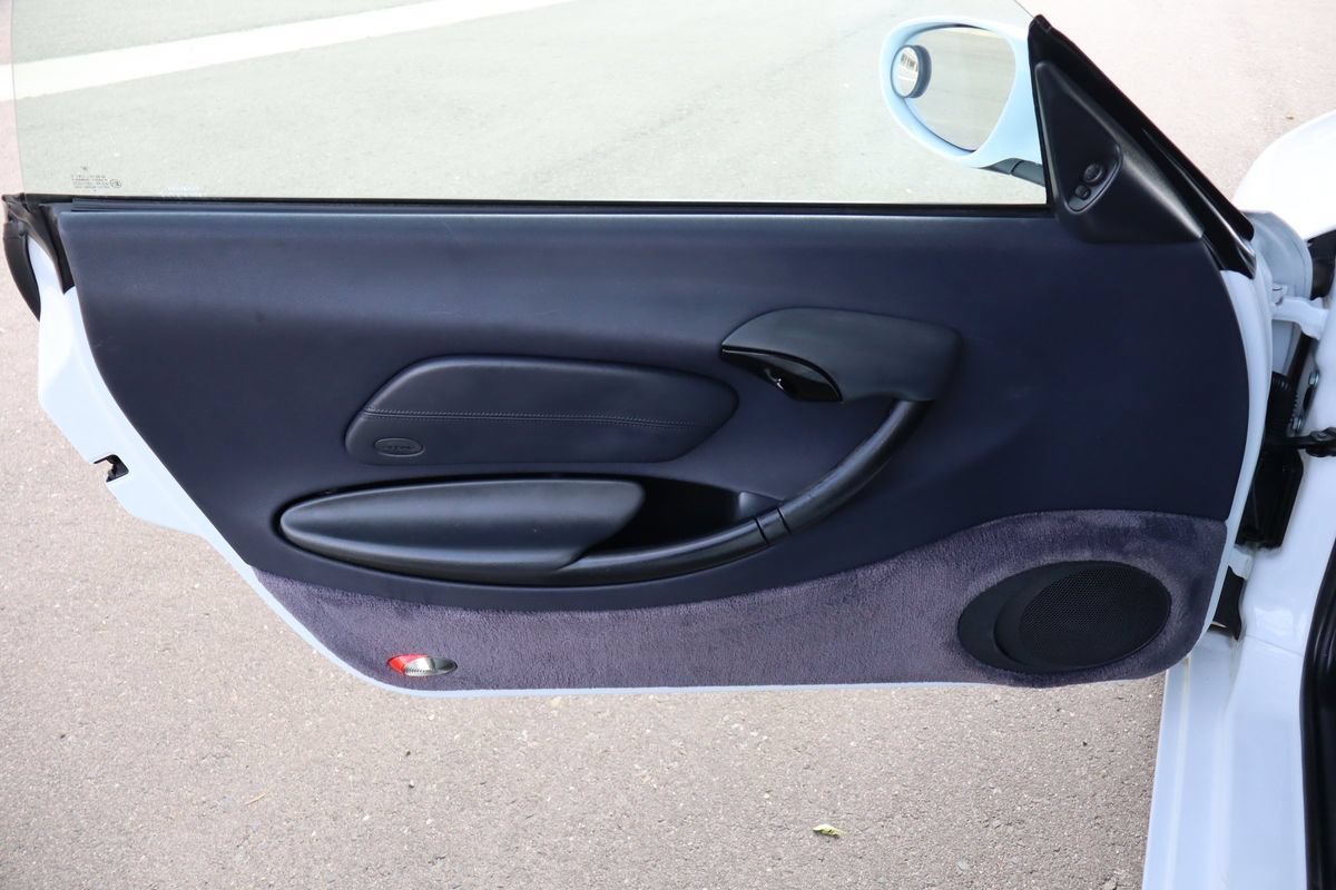 Used 1999 Porsche Boxster RWD image 35
