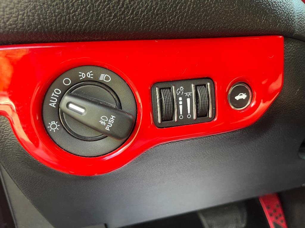 Used 2018 Dodge Challenger R/T RWD image 17