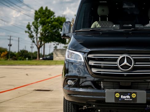 Used 2025 Mercedes-Benz Sprinter 2500 image 23