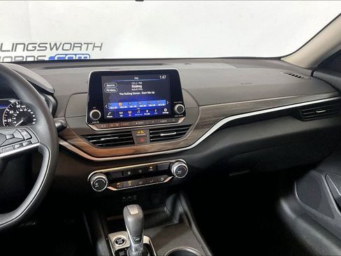 Used 2025 Nissan Altima 2.5 SV FWD image 5
