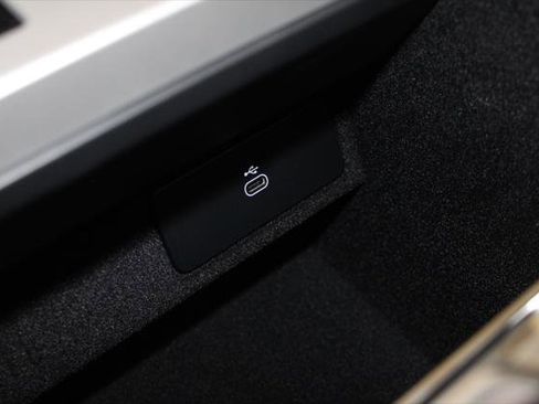 New 2026 Land Rover Range Rover SE image 37