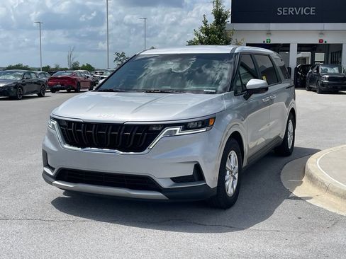 Certified 2022 Kia Carnival LX FWD image 3