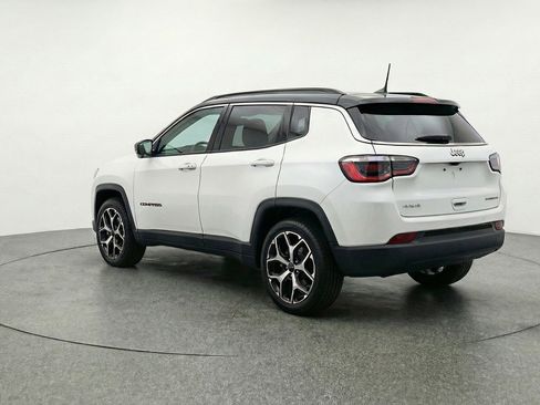 Used 2025 Jeep Compass Limited image 6