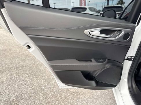 Used 2024 Alfa Romeo Giulia Veloce image 12