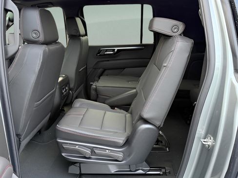 New 2026 Chevrolet Suburban RST image 7