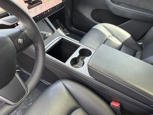 Used 2023 Tesla Model Y Long Range AWD/4WD image 21