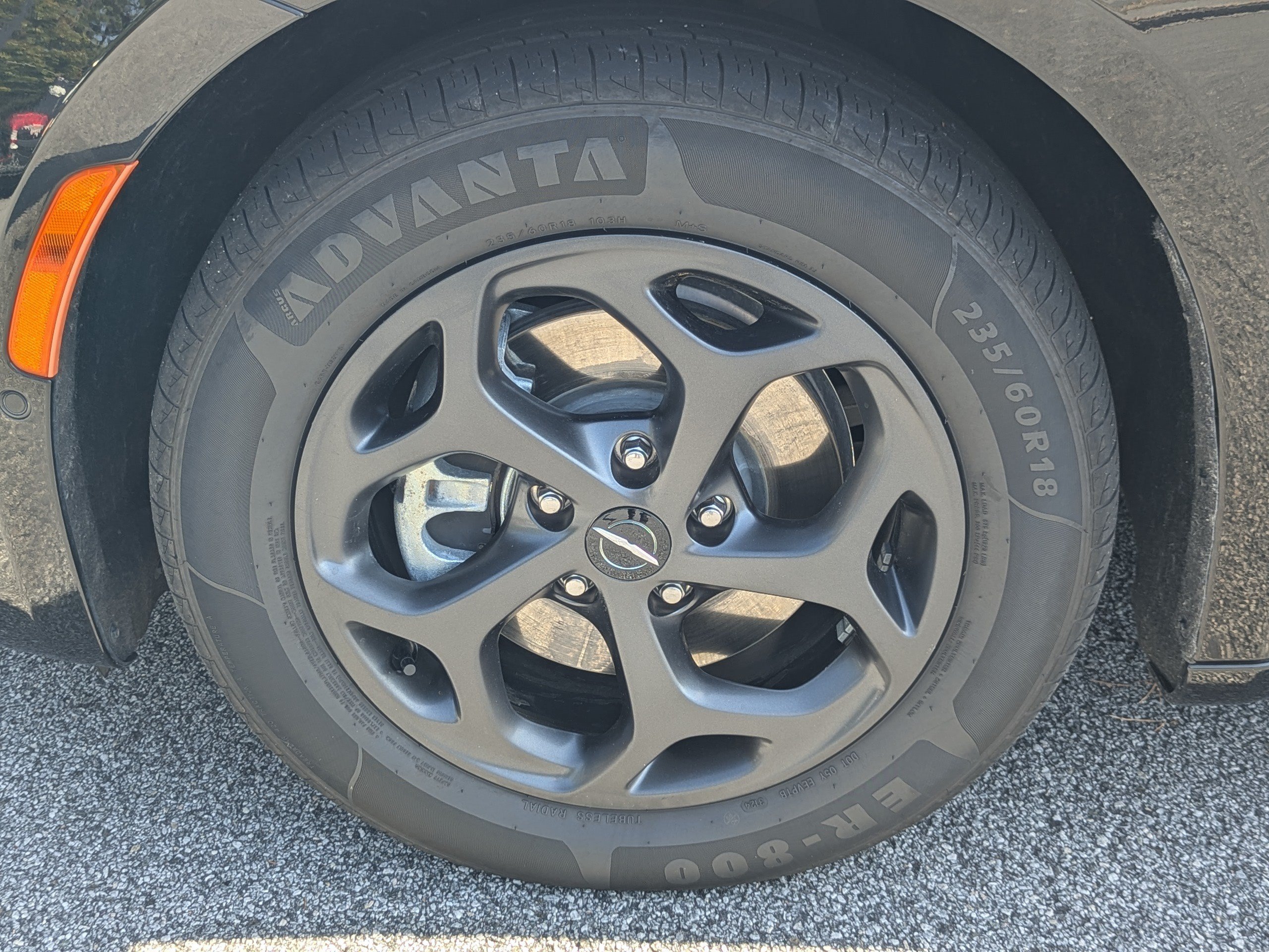 Used 2023 Chrysler Pacifica Limited w/ S Appearance Package FWD image 13