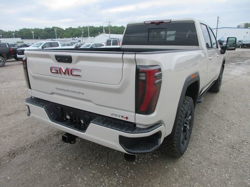 New 2026 GMC Sierra 2500 AT4 w/ AT4 Premium Plus Package AWD/4WD image 5