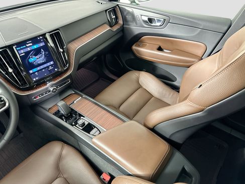 Certified 2023 Volvo XC60 B5 Plus w/ Protection Package Premier image 25