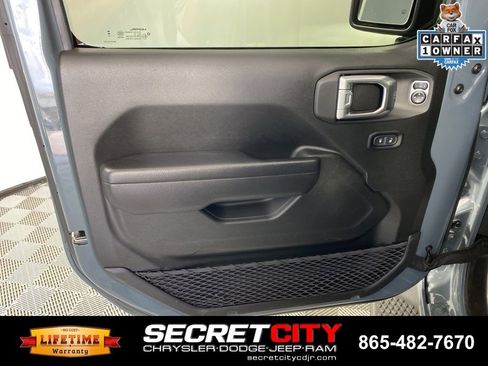 Used 2024 Jeep Wrangler Unlimited w/ Convenience Group AWD/4WD image 12