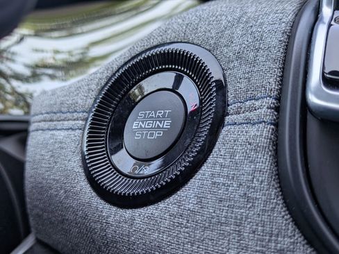 Used 2023 Jeep Compass Latitude w/ Convenience Group AWD/4WD image 28