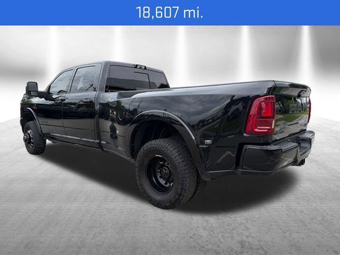 Used 2025 RAM 3500 Limited AWD/4WD image 3