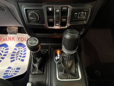 Used 2021 Jeep Wrangler Unlimited Sahara AWD/4WD image 31