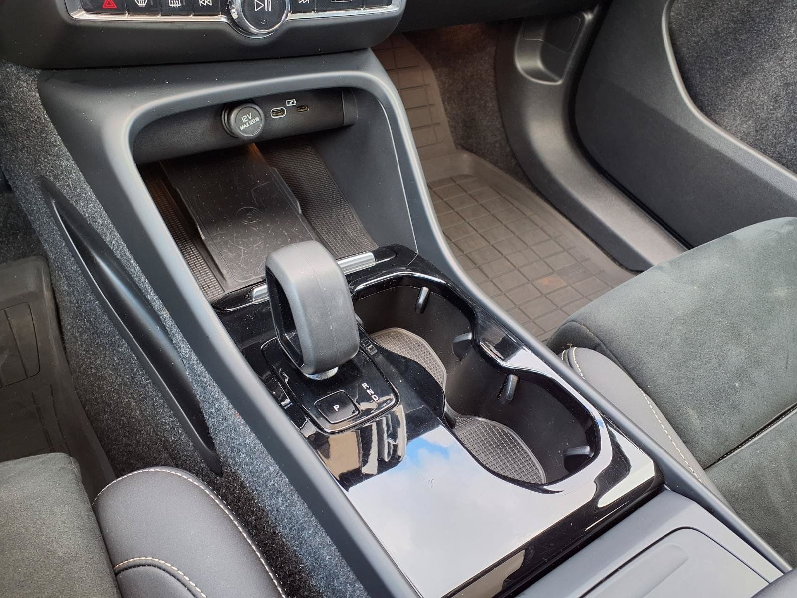 Certified 2023 Volvo C40 P8 Recharge Plus AWD/4WD image 25