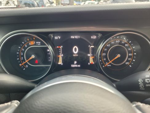 Used 2022 Jeep Wrangler Unlimited Sahara image 31