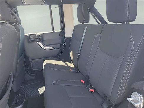 Used 2018 Jeep Wrangler Unlimited Sahara AWD/4WD image 16