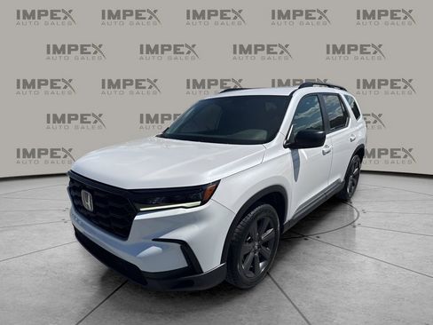 Used 2025 Honda Pilot Sport image 1