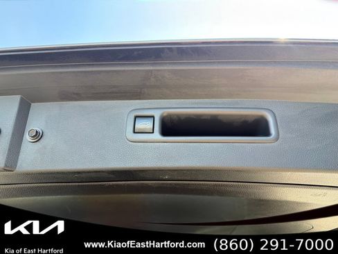 Used 2023 Toyota Highlander XLE AWD/4WD image 17