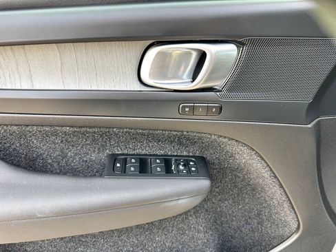 Used 2025 Volvo XC40 B5 Core image 15