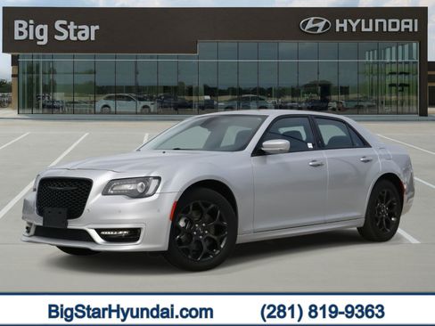 Used 2023 Chrysler 300 Touring L w/ Popular Equipment Group AWD/4WD image 1