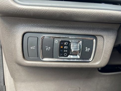 Used 2022 Lincoln Corsair Standard w/ Equipment Group 101A image 28