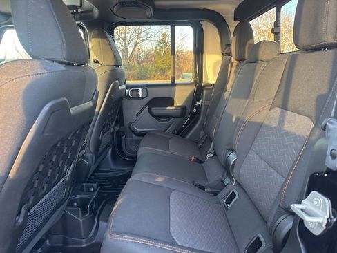 Used 2023 Jeep Gladiator Mojave image 13