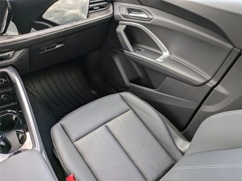 Used 2025 Audi Q5 Premium w/ Convenience Package image 17