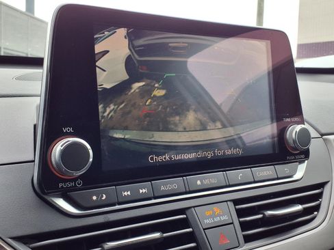 Used 2024 Nissan Altima 2.5 SV image 7