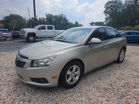 Used 2014 Chevrolet Cruze LT FWD image 2