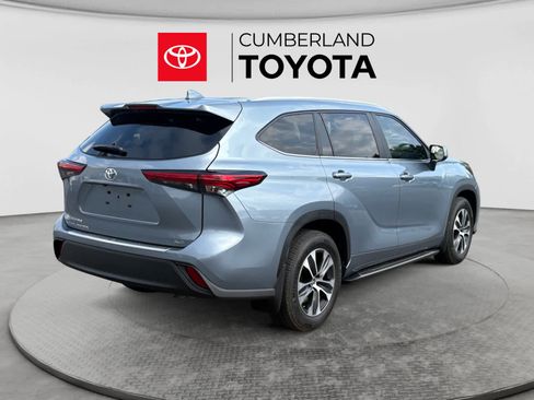 Used 2023 Toyota Highlander XLE FWD image 5