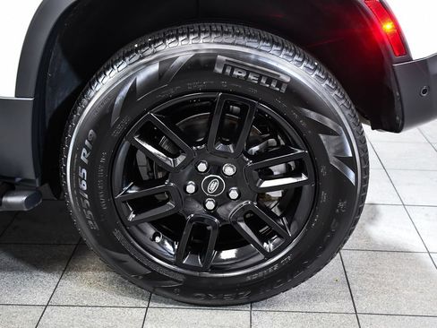 Used 2025 Land Rover Defender 110 S AWD/4WD image 8