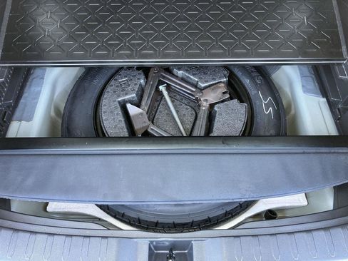 Used 2022 Toyota RAV4 XLE w/ Convenience Package image 28