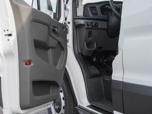 New 2026 Ford Transit 250 148 Medium Roof RWD image 30