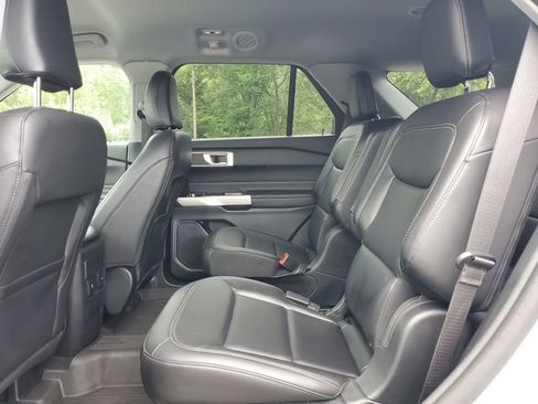 Used 2024 Ford Explorer XLT w/ Equipment Group 202A AWD/4WD image 29