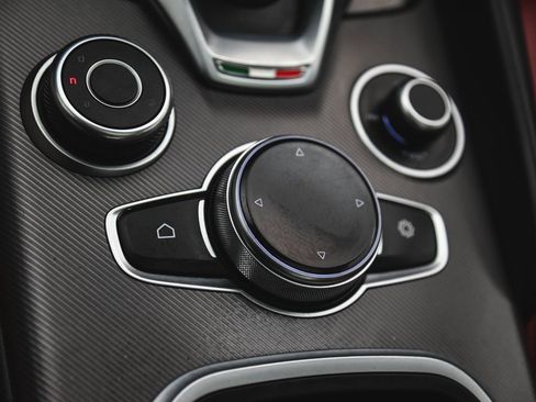 Used 2022 Alfa Romeo Giulia Veloce image 29