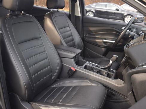 Used 2017 Ford Escape Titanium image 10