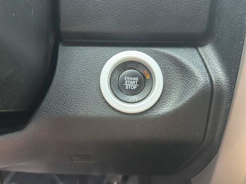 Used 2017 RAM 1500 Laramie w/ Convenience Group AWD/4WD image 13