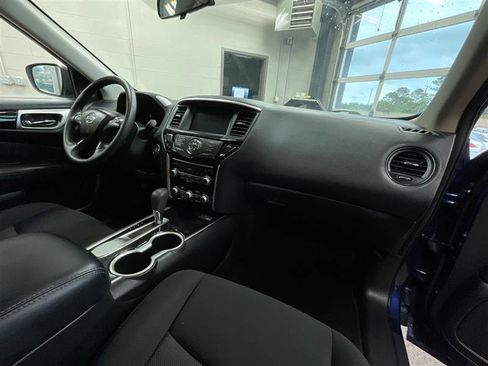 Used 2020 Nissan Pathfinder S FWD image 30
