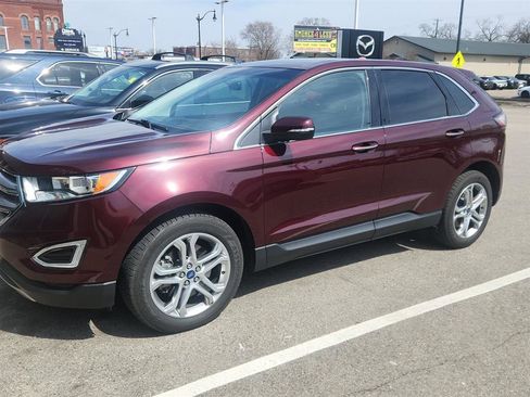 Used 2018 Ford Edge Titanium w/ Technology Package AWD/4WD image 9