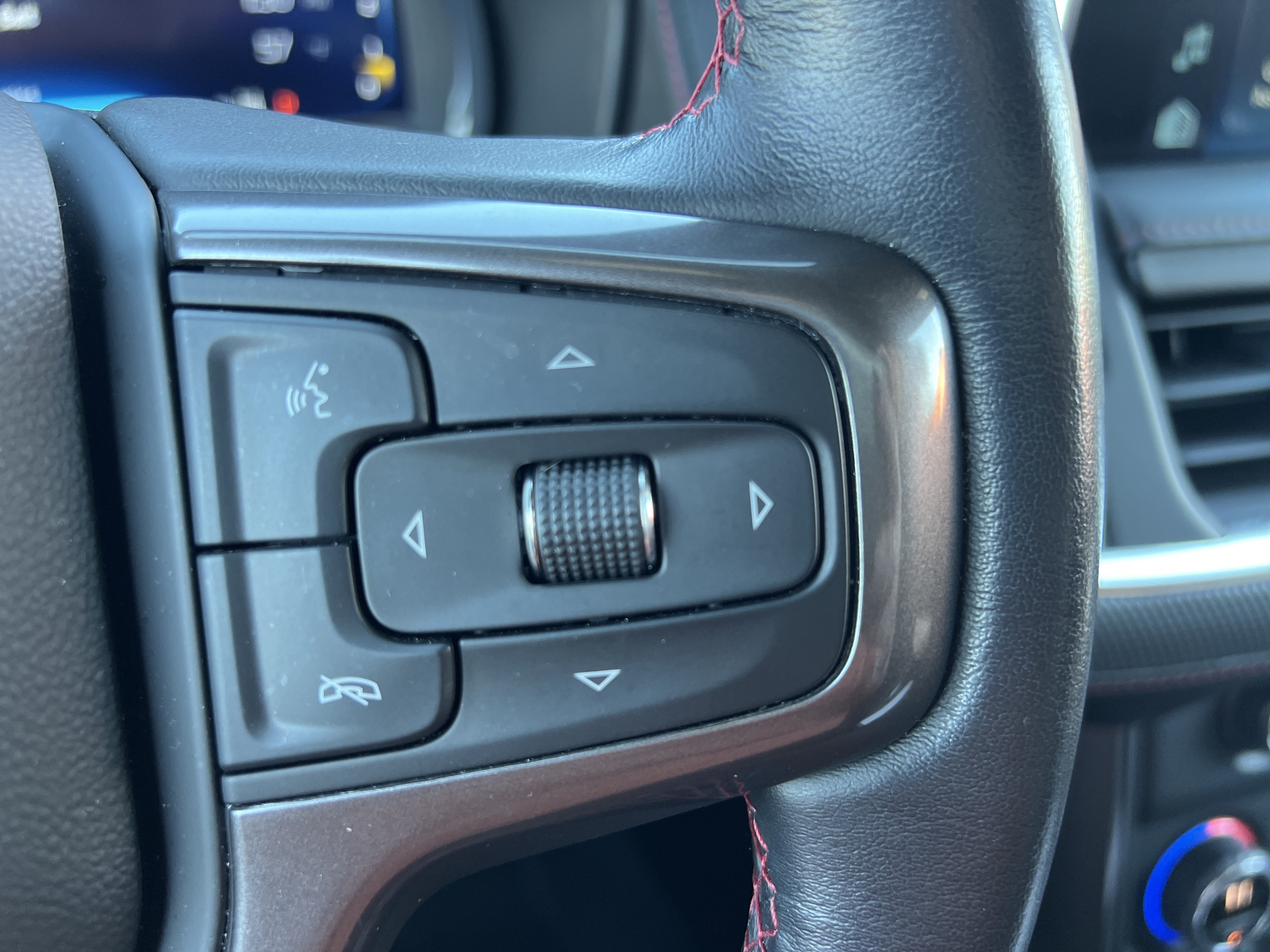 Used 2023 Chevrolet Suburban RST AWD/4WD image 21